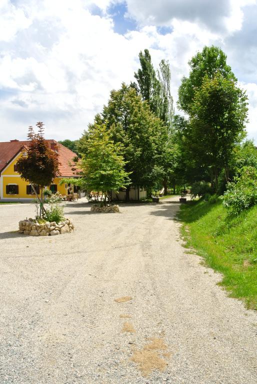Weingut Primus Suedsteiermark Spielfeld Bagian luar foto