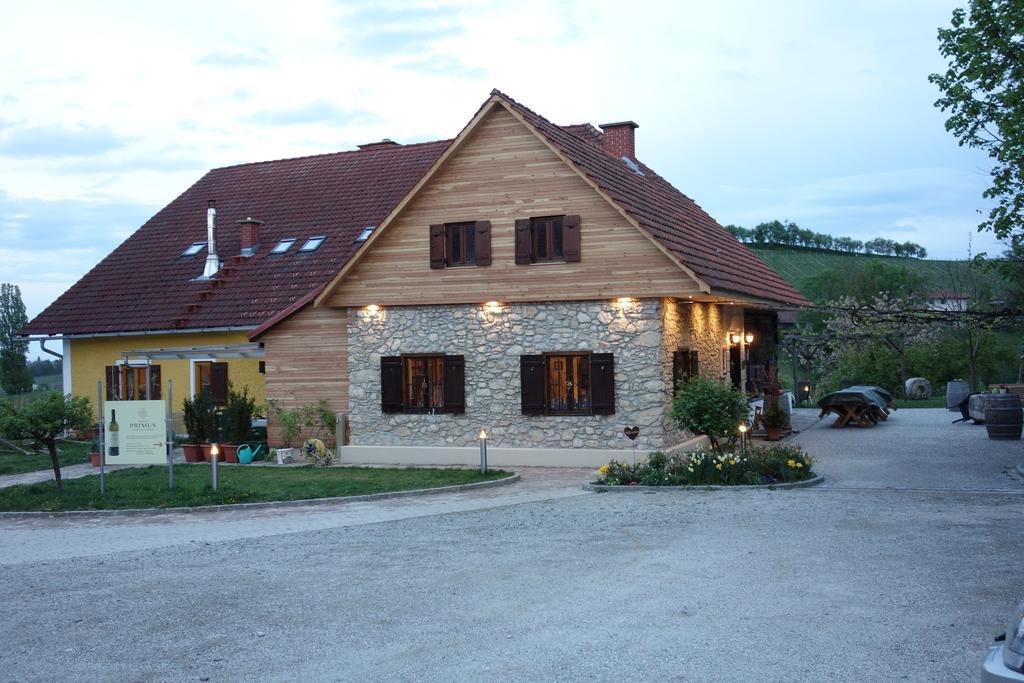 Weingut Primus Suedsteiermark Spielfeld Bagian luar foto
