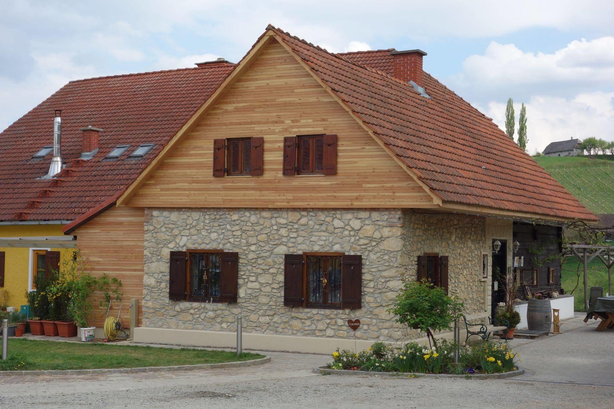 Weingut Primus Suedsteiermark Spielfeld Bagian luar foto