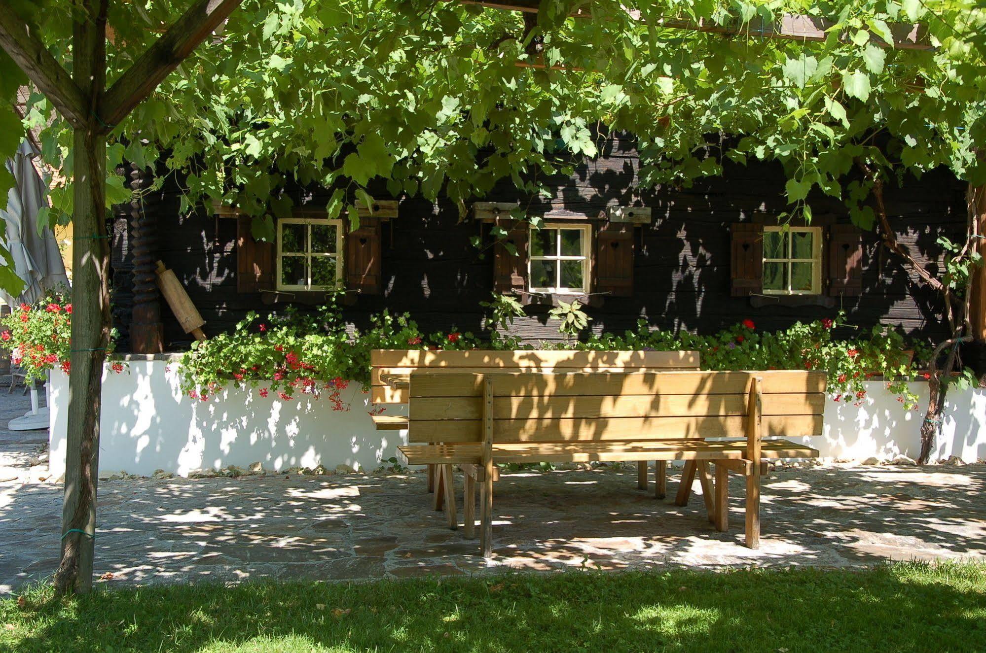 Weingut Primus Suedsteiermark Spielfeld Bagian luar foto